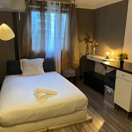 Comfortable In * Clichy